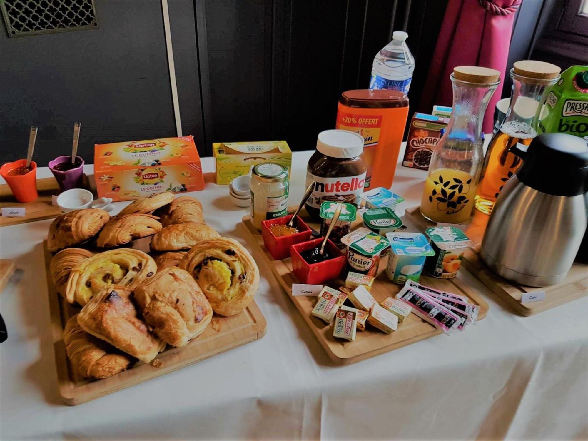 Sejour De Charme Au Chateau Avec Petit-Dejeuner Et Parking - Fr-1-591-705 Cluis Eksteriør bilde